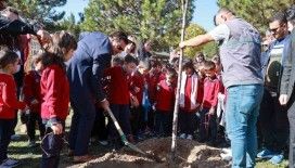 Uşak’ta her mahalleye en az 100 fidan dikilecek
