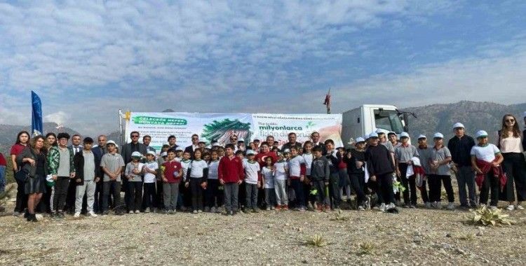 Buharkent’te ağaç fidanları toprakla buluştu
