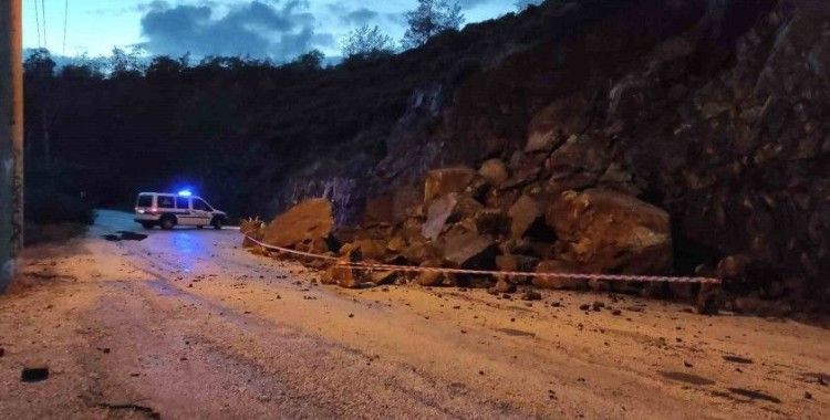 Fethiye’de Şiddetli Yağış Toprak Kaymasına Neden Oldu
