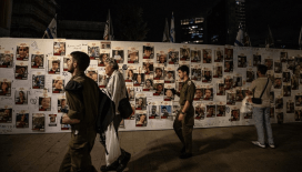 Gazze'deki İsrailli esirlerin aileleri, esir takası talebiyle Tel Aviv'den Batı Kudüs'e yürüyor