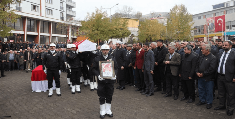 İstanbul'da şehit olan polis memuru Lütfü Baykar memleketi Bitlis'te son yolculuğuna uğurlandı