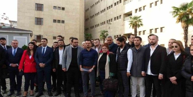 Afiş asan gençlerin 1 yıla kadar hapisleri istendi
