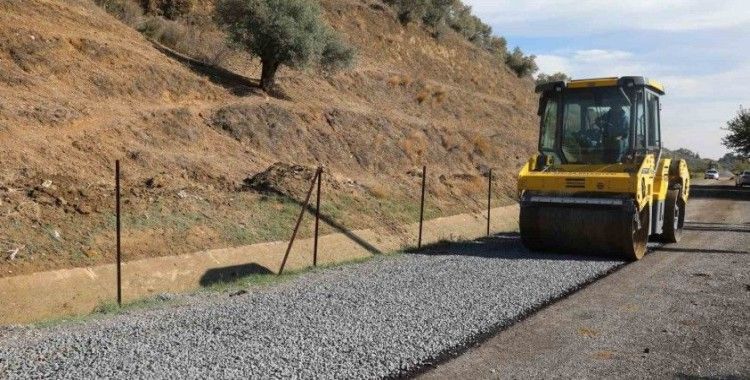 Efeler’in ekipleri yolları yeniliyor
