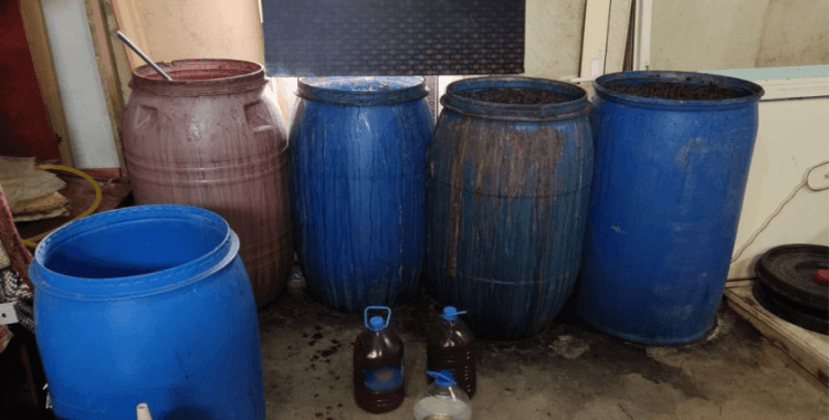 Malatya'da kaçak alkol operasyonu: 2 gözaltı
