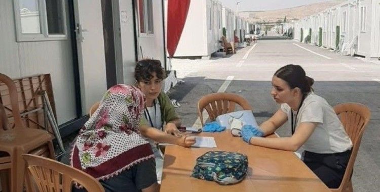 DEÜ Malatya’da depremzedeleri yalnız bırakmıyor
