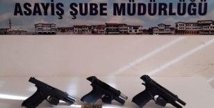 Amasya’da polisten sanal devriyede operasyon: 3 gözaltı
