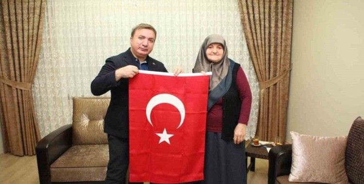 Vali Aydoğdu şehit annesini ziyaret etti
