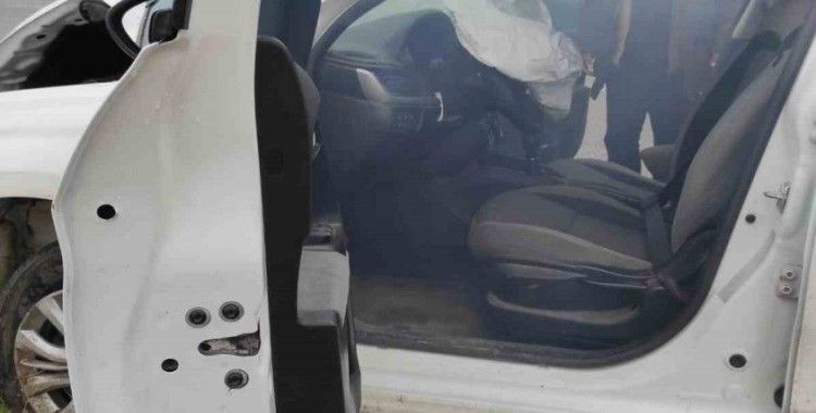 Kontrolden çıkan otomobil aydınlatma direğine çarptı: 1 yaralı
