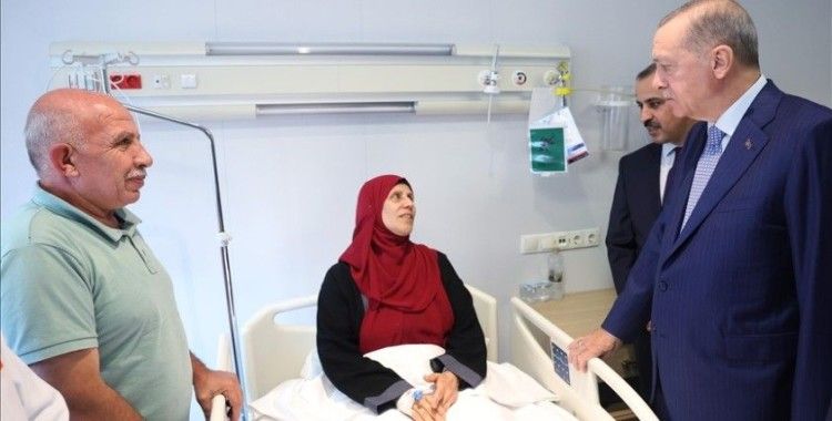 Gazze'den getirilen hastalar kendilerini ziyaret eden Cumhurbaşkanı Erdoğan'a teşekkürlerini iletti