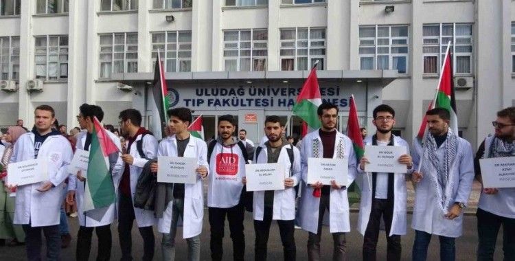 Doktorlar ve tıp öğrencileri Gazze’deki hastane katliamına isyan etti
