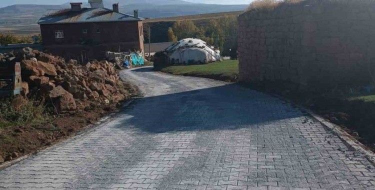 Bitlis İl Özel İdaresi tarafından köylerin yol bakım ve onarım çalışmaları devam ediyor
