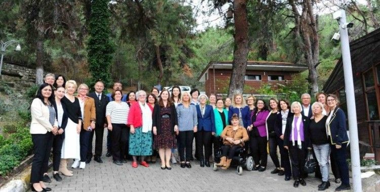 İzmir’deki kadın politikaları Balçova’da konuşuldu
