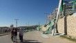 Mersin’de şiddetli rüzgar fabrika inşaatı çatısını uçurdu
