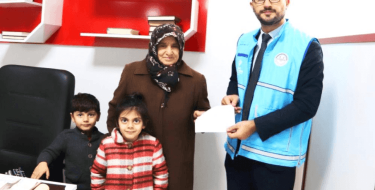 Emekli maaşıyla biriktirdiği altınları Filistin için bağışladı