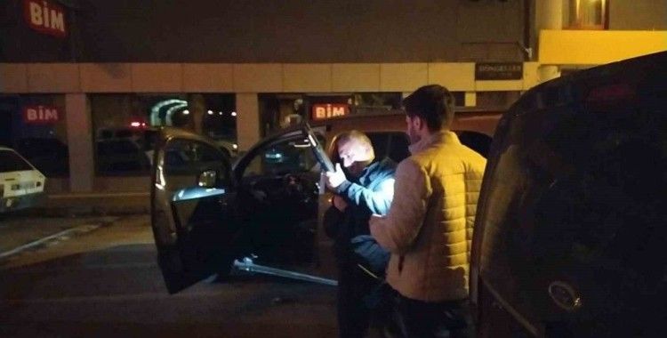 Kovalamacada yakalanan araçtan pompalı tüfek çıktı