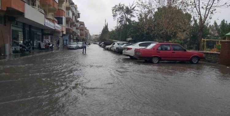 Didim’de sağanak yağış ve fırtına etkili oldu
