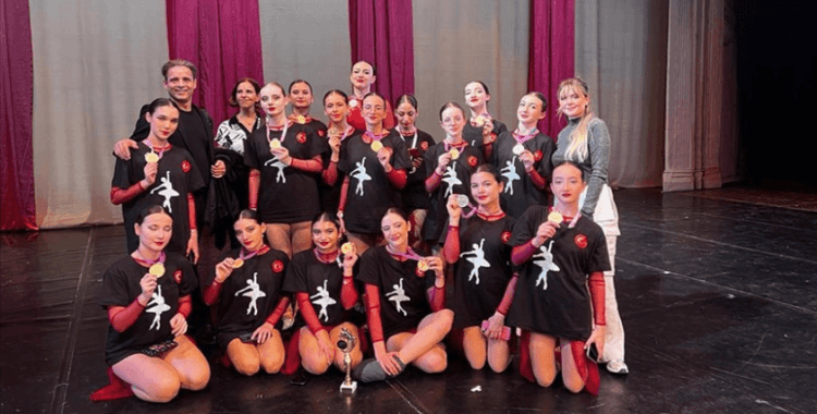 Türk dansçılar Kuzey Makedonya’daki yarışmada birincilik elde etti