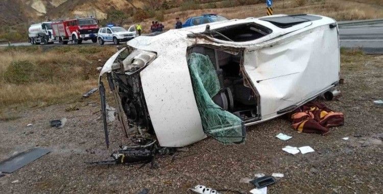Şarampole devrilen araçta 3 kişi yaralandı