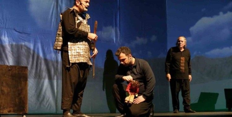 Tiyatro sahnesinde bir ilk
