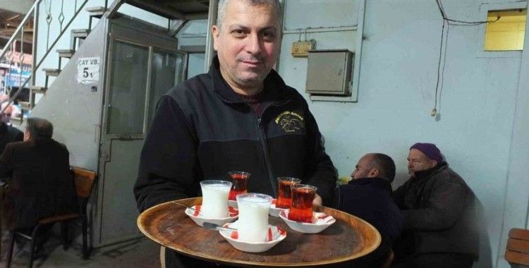 Burhaniye’de kahvehanelerde süt satışı arttı
