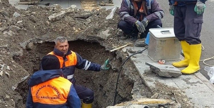 Su arıza ekibi 3 ayrı arızaya müdahale etti
