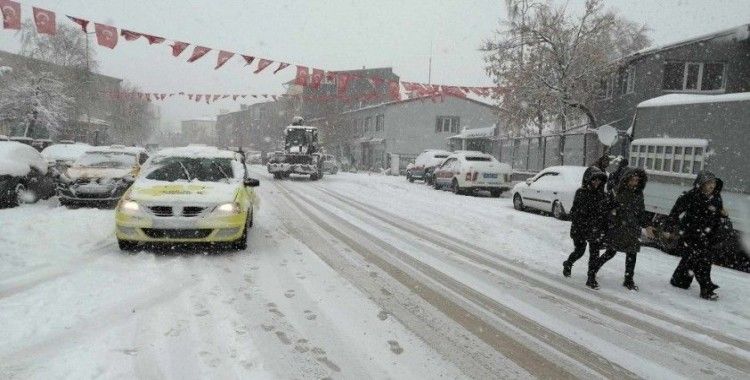 Çıldır B-beyaz gelinliğini giydi

