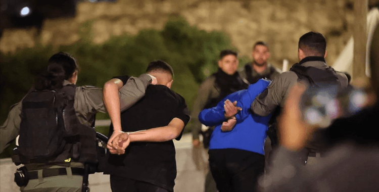 İsrail yılbaşından bu yana yaklaşık 900 Filistinli çocuğu gözaltına aldı