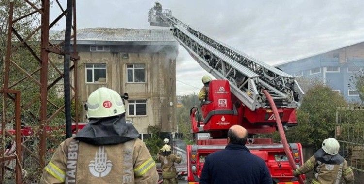 Arnavutköy'de bir fabrikada çıkan yangın söndürüldü