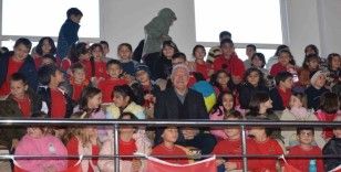 Lapseki’de ’Alice Harikalar Diyarında’ tiyatro gösterisi beğeni topladı
