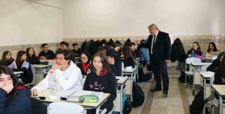 Sünnetçi: “Gençlerimiz her zaman kendilerine bir hedef belirlemeli”
