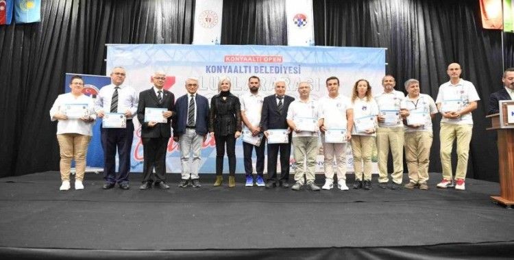 Konyaaltı’nda satrançın şampiyonları ödüllendirildi