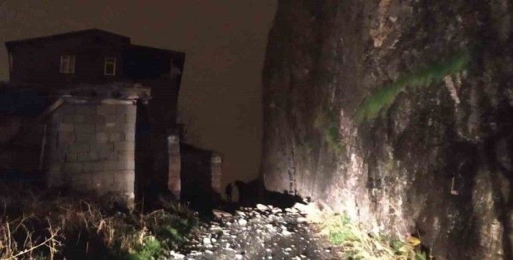 Dağöl’de düşen kayalar korkuya neden oldu
