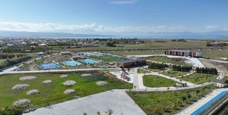 İpekyolu’nda 90 bin metrekarelik park hizmete açıldı
