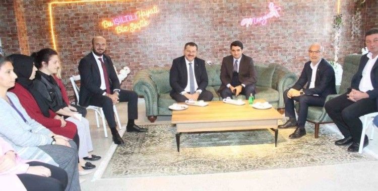 Başkan Yılmaz Manyas’ta Kadın Kooperatifini ziyaret etti
