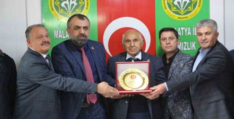 Muhtarlardan tarıma yapılan hizmete plaketle teşekkür
