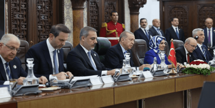 Cumhurbaşkanı Erdoğan, Cezayirli mevkidaşı Tebbun ile heyetlerarası görüşmeye katıldı