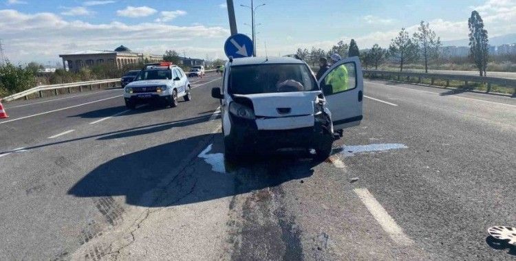 Kütahya’da iki otomobil çarpıştı: 2 yaralı
