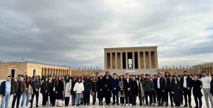 Pamukkale Üniversite öğrencileri Anıtkabir ve TBMM’yi ziyaret etti