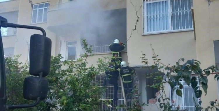Hatay’ın Belen ilçesinde bir evin balkonu yandı
