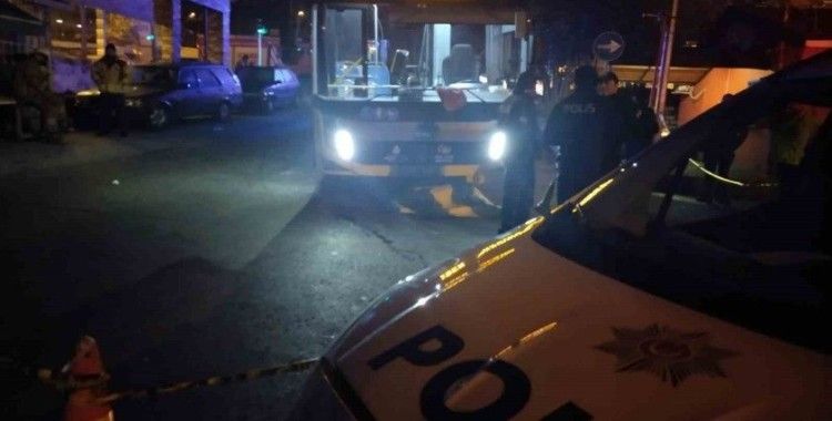 Otobüsün altında kalan kadın feci şekilde can verdi
