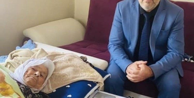 99 yaşındaki kadının nüfus işlemleri evinde yapıldı
