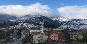 Dürtmen Dağı'na mevsimin ilk karı düştü