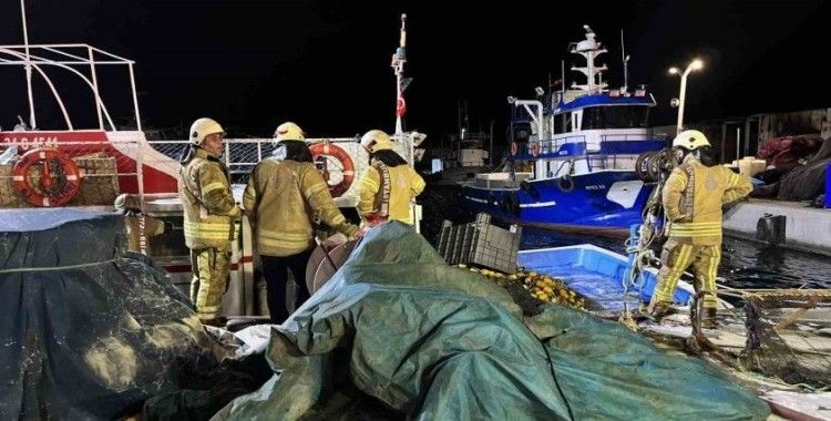 Gürpınar Su Ürünleri Hali’nde tekne yangını paniğe neden oldu
