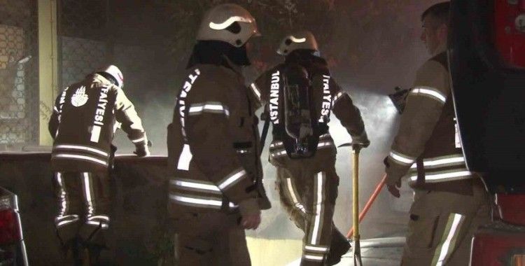 Ümraniye’de iş yeri alev alev yandı