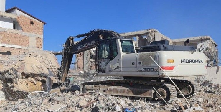 Hatay'da depremlerde ağır hasar alan 5 bina kontrollü yıkıldı