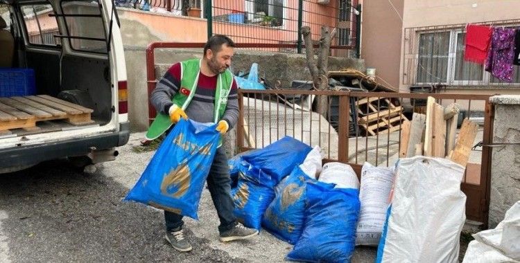 Kütahya İHH’dan ihtiyaç sahibi 300 aileye soba, kömür ve erzak yardımı
