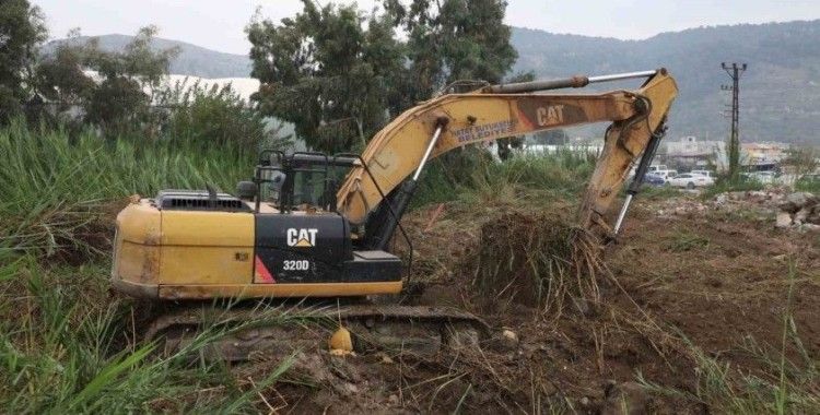 Hatay Büyükşehir Belediyesi dereleri ıslah ediyor

