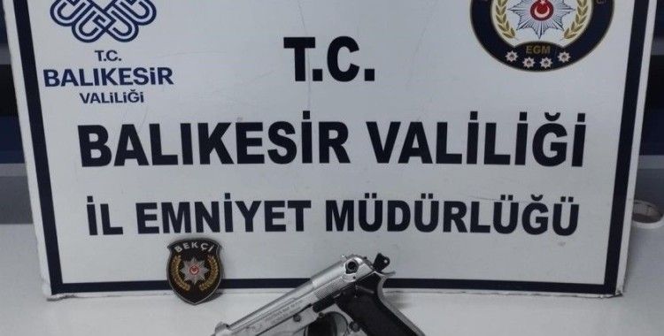 Balıkesir’de polis 3 aranan şahsı yakalandı
