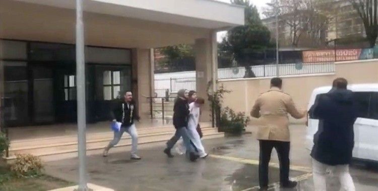 İstanbul'da evinde ruhsatsız silah ele geçirilen Banu Parlak adliyeye çıkarıldı