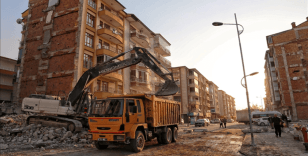 AFAD deprem bölgesindeki vatandaşları ağır hasarlı yapılara girmemeleri yönünde uyardı